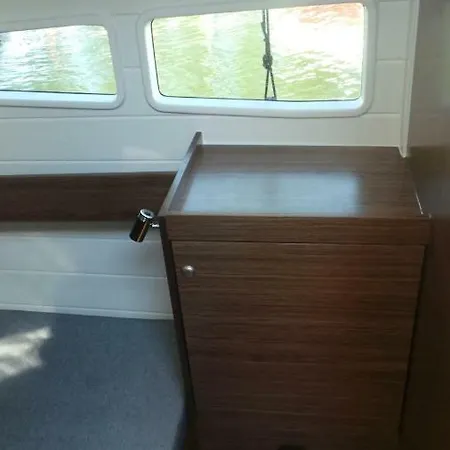 Platinum 989 Botel