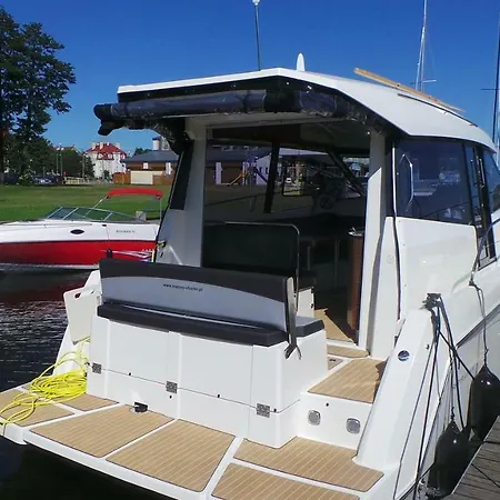 Platinum 989 Botel